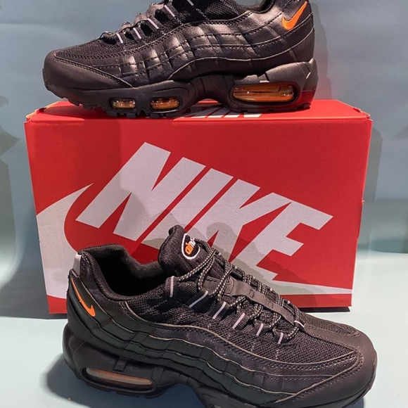 Nike Air 95s - Picture 5 of 6